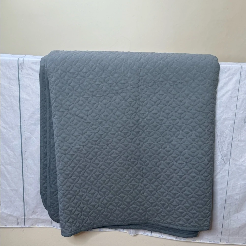 King Size Reversible Bed Ensemble Coverlet in Gray